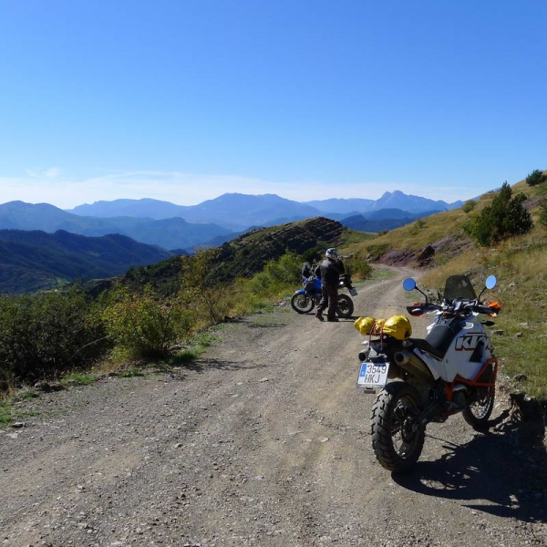 Moto Trail Cerdanya Pirineo autoguiada